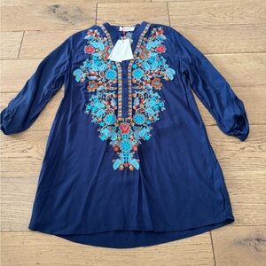 Solitaire Embroidered Navy Women’s Blouse‎ Sz Medium NWT